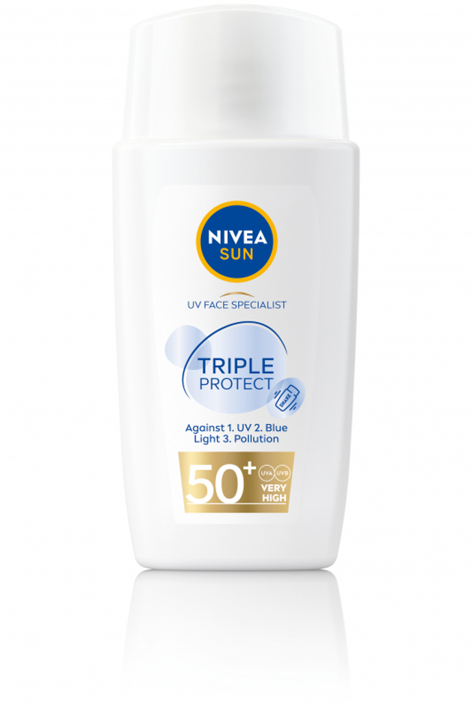 Lehký hydratační pleťový krém na opalování Sun Triple Protect SPF 50+, Nivea, 380 Kč
Lehký hydratační pleťový krém na opalování Sun Triple Protect SPF 50+, Nivea, 380 Kč