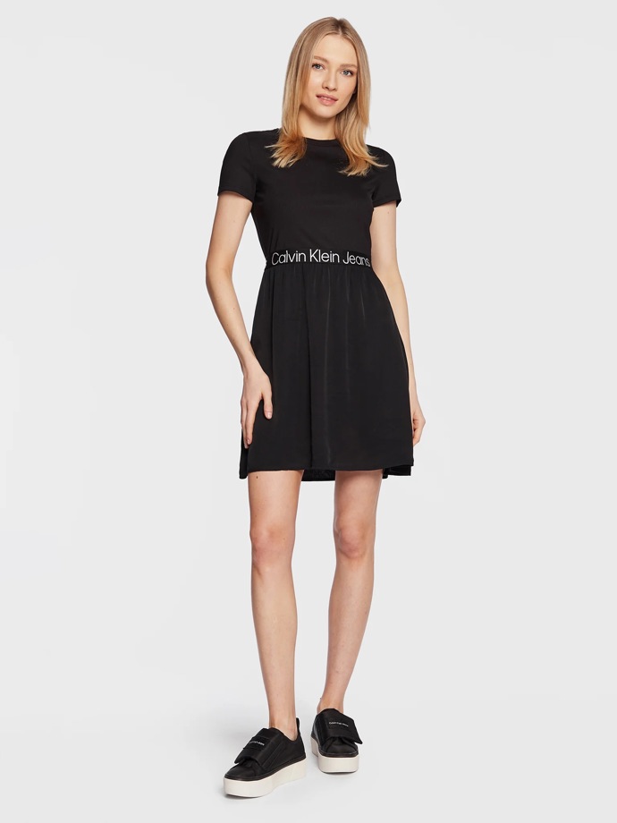 Značka šatů: Calvin Klein Jeans
Značka šatů: Calvin Klein Jeans