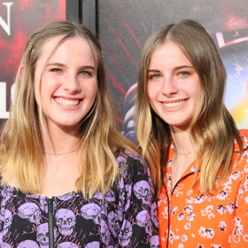 Noelle a Cali Sheldon je dnes 20 let. Noelle nyní začíná jako herečka, režisérka a scénáristka. Menší role hraje dnes i její sestra Cali.
Noelle a Cali Sheldon je dnes 20 let. Noelle nyní začíná jako herečka, režisérka a scénáristka. Menší role hraje dnes i její sestra Cali.