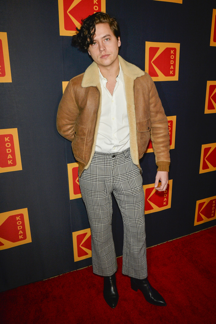 Cole Sprouse hraje dodnes a jeho kariéra je slibně nastartovaná. Se svým bratrem Dylanem se proslavil seriálem z dílny Disney – Sladký život Zacka a Codyho. Poté získal jednu z hlavních rolí v seriálu Riverdale, kde hraje dodnes. Mimo to jste ho možná viděli ve filmu z roku 2019 Tři kroky od sebe.
