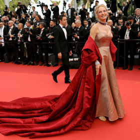 Uma Thurman v róbě Dior Haute Couture na zahájení festivalu.
