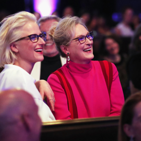 Meryl Streep a Mamie Gummer

Legendární přísná šéfka ze snímku Ďábel nosí Pradu a hlavní postava Mamma Mia! má dceru, která je také herečkou. Dokonce si zahrály i spolu, a to ve filmu Nikdy není pozdě z roku 2015. Mimo to hraje Mamie Gummer spíše v seriálech (například Doktorka Emily).
