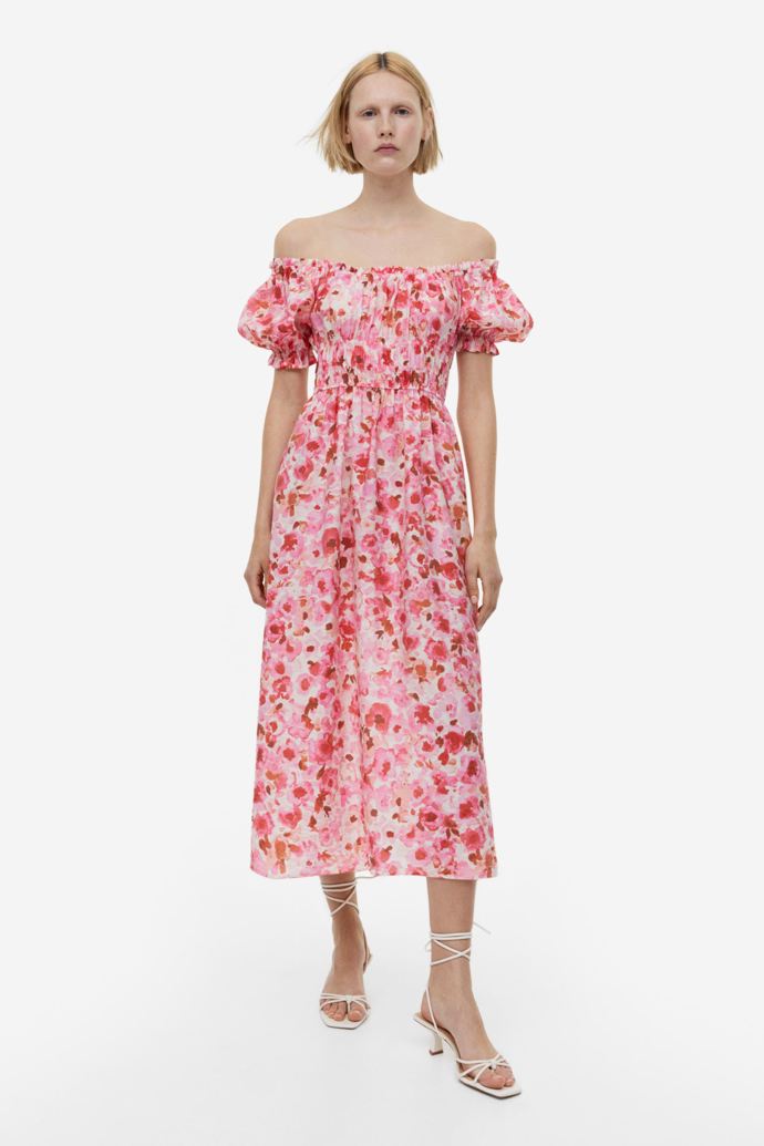 Šaty s odhalenými rameny, H&M, 899 Kč
Šaty s odhalenými rameny, H&M, 899 Kč