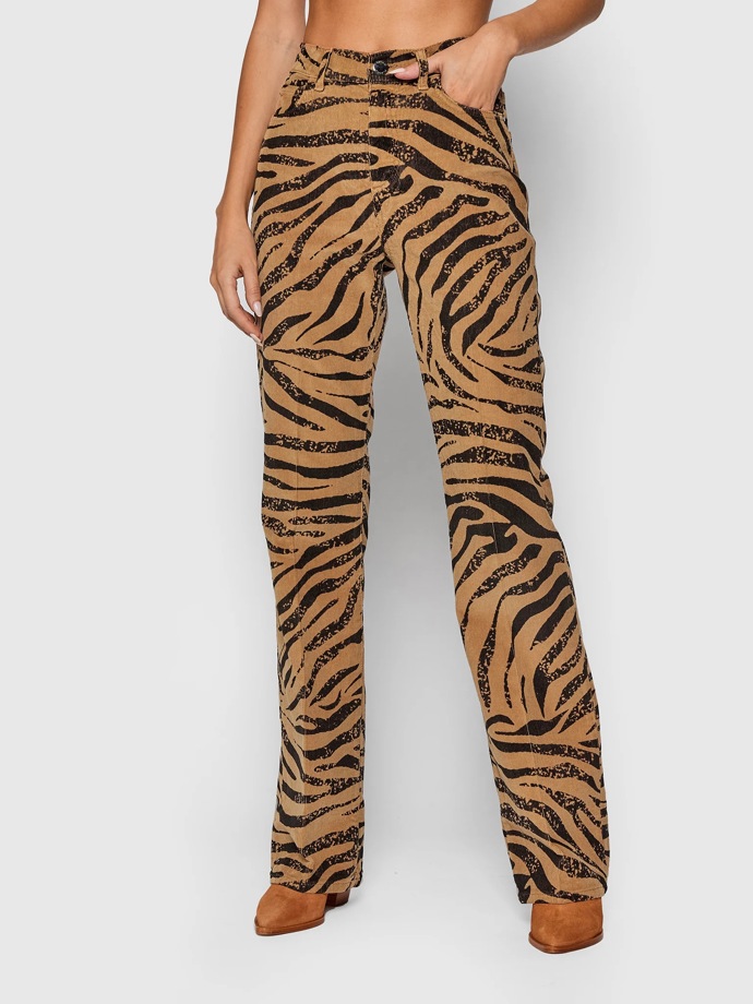 Leopardí nebo tygří vzor může někdy působit lacině.
