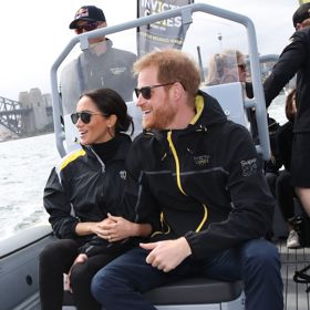 Stačí si prohlédnout několik fotografií Meghan Markle, a rázem zjistíte, že její volbou číslo jedna jsou tenisky značky Veja. 
