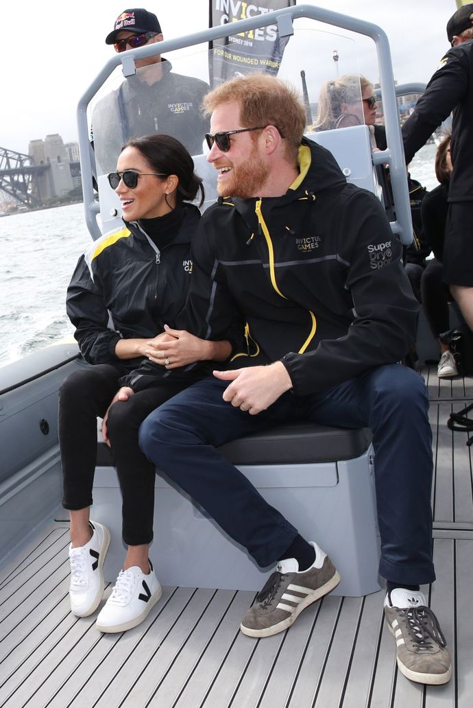 Stačí si prohlédnout několik fotografií Meghan Markle, a rázem zjistíte, že její volbou číslo jedna jsou tenisky značky Veja.
Stačí si prohlédnout několik fotografií Meghan Markle, a rázem zjistíte, že její volbou číslo jedna jsou tenisky značky Veja.