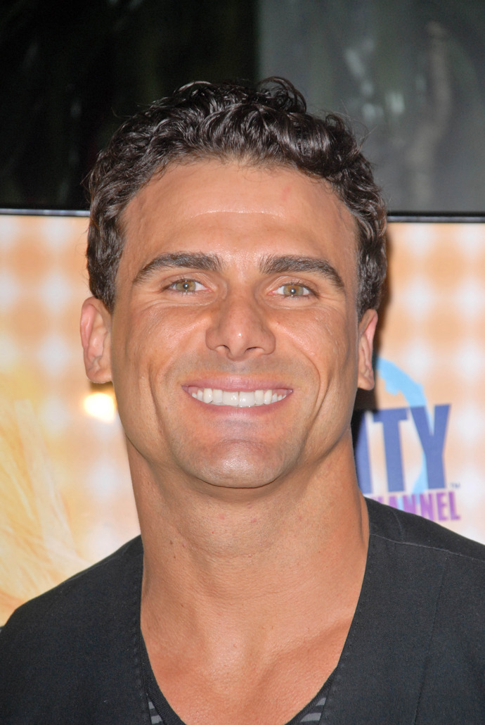 Manžel Loni Jeremy Jackson. 
