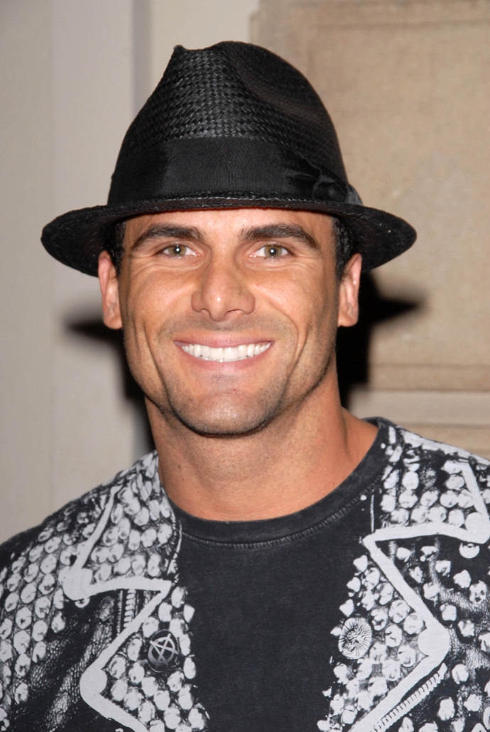 Manžel Loni Jeremy Jackson. 
