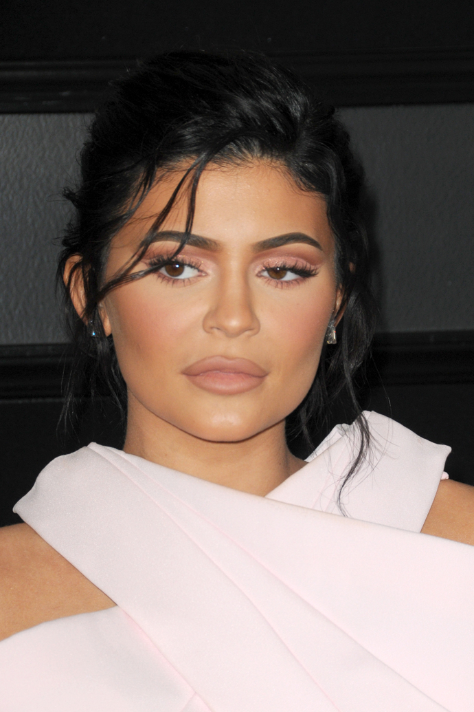 Kylie Jenner dlouho nepřiznávala žádné úpravy v jejím obličeji.
Kylie Jenner dlouho nepřiznávala žádné úpravy v jejím obličeji.