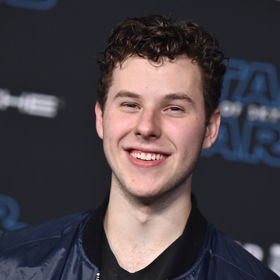 Nolan Gould dokončil střední školu již ve 13 letech. 
