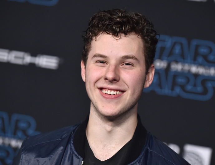 Nolan Gould dokončil střední školu již ve 13 letech.
Nolan Gould dokončil střední školu již ve 13 letech.
