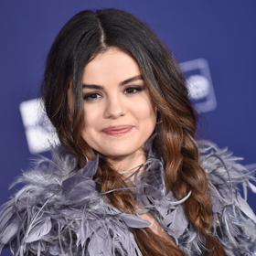 Selena Gomez s make-upem a bez něj