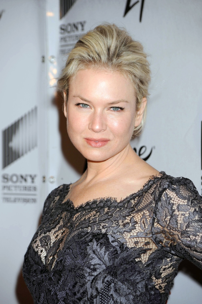 Renée Zellweger nyní vypadá úplně jinak, než jak si jí pamatujeme z filmů o Bridget Jones.
Renée Zellweger nyní vypadá úplně jinak, než jak si jí pamatujeme z filmů o Bridget Jones.