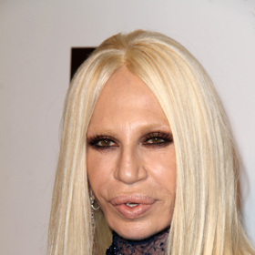 Donatella Versace by s dalšími plastickými úpravami měla pravděpodobně brzdit.
