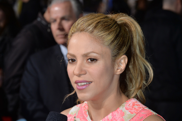 Shakira mluví plynně pěti jazyky a sama si překládá veškerou svou hudbu.
Shakira mluví plynně pěti jazyky a sama si překládá veškerou svou hudbu.