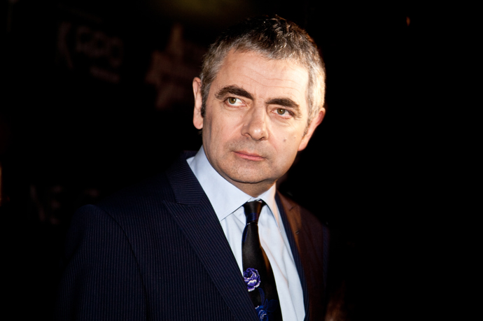 Rowan Atkinson získal bakalářský a následně i magisterský titul v oboru elektrotechniky.
Rowan Atkinson získal bakalářský a následně i magisterský titul v oboru elektrotechniky.