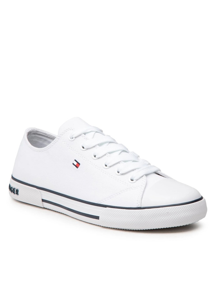 Jemné a decentní tenisky ve světlé barvě se hodí jak ke kalhotám, tak k šatům.

Značka bot: Tommy Hilfiger
