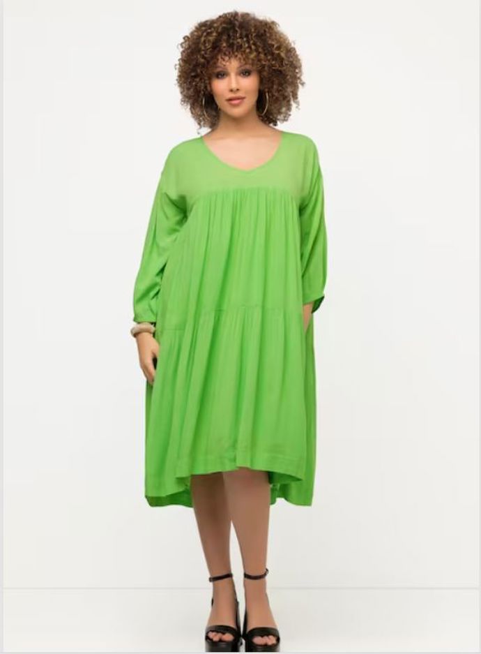 Volné šaty ze splývavého materiálu, Ulla Popken, 2190 Kč
