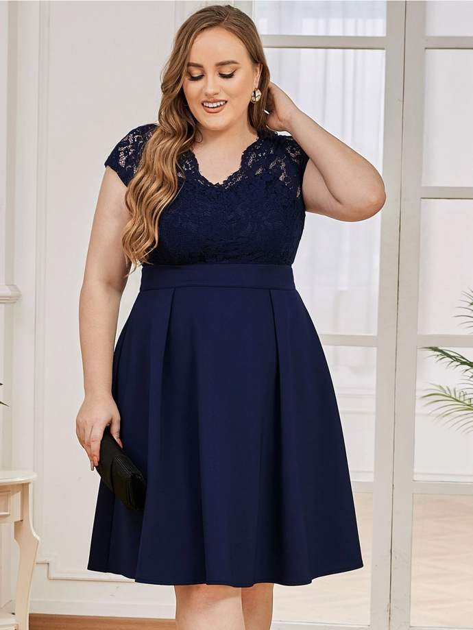 Společenské šaty Bella Navy, 2270 Kč
