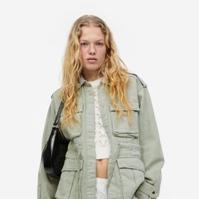 světle zelená khaki cargo bunda, H&M, 1 199 Kč
