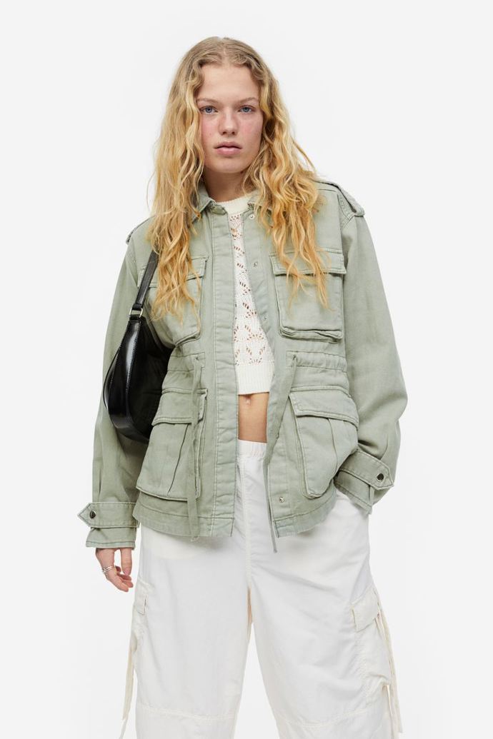 světle zelená khaki cargo bunda, H&M, 1 199 Kč
světle zelená khaki cargo bunda, H&M, 1 199 Kč
