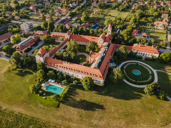 zámek Château Belá z ptačí perspektivy
zámek Château Belá z ptačí perspektivy