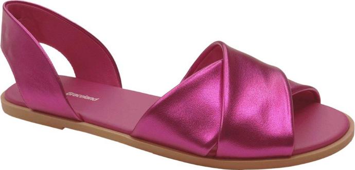 Růžové metalické sandálky Deichmann, 499 Kč
Růžové metalické sandálky Deichmann, 499 Kč