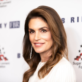 Světová modelka Cindy Crawford měla v minulosti komplex ze své obličejové pihy, kterou si chtěla nechat odstranit.
