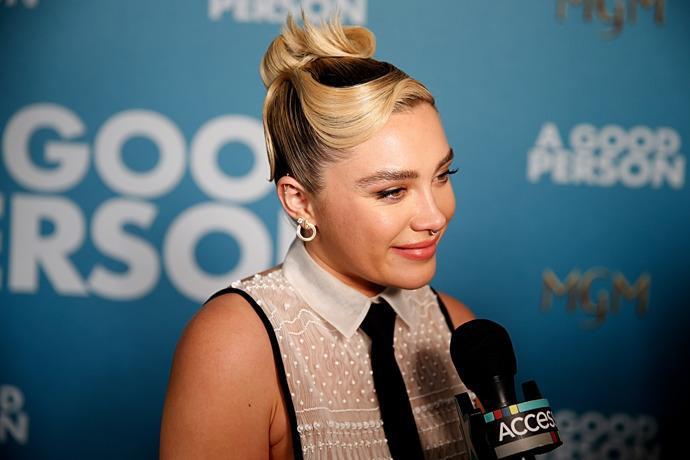 Jak je nosit v drdolu se můžete inspirovat i u Florence Pugh.
Jak je nosit v drdolu se můžete inspirovat i u Florence Pugh.