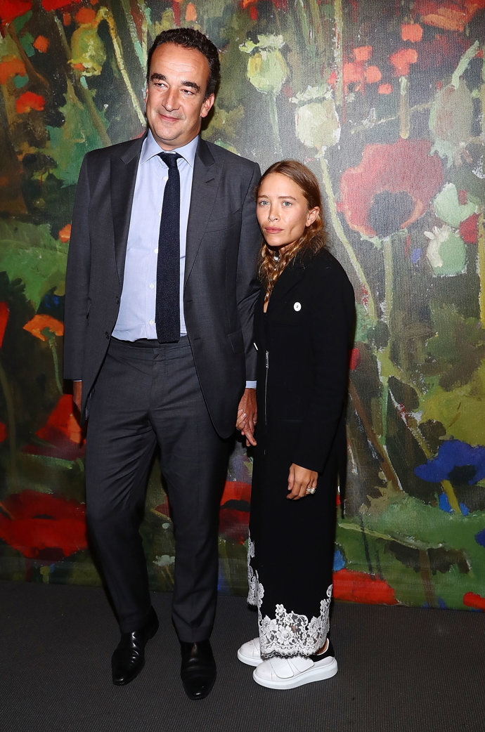 Mary-Kate Olsen & Oliver Sarkozy
Mary-Kate Olsen & Oliver Sarkozy