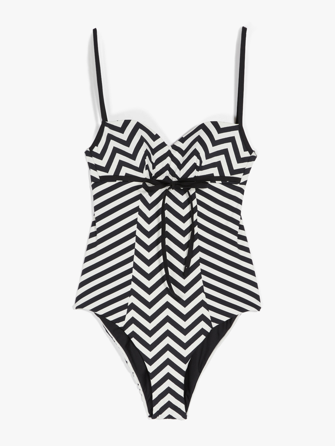 Jednodílné plavky, Max Mara, 6000 Kč
Jednodílné plavky, Max Mara, 6000 Kč
