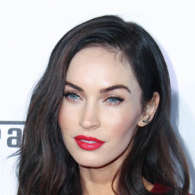 Megan Fox odhalila svůj dekolt i novou barvu vlasů