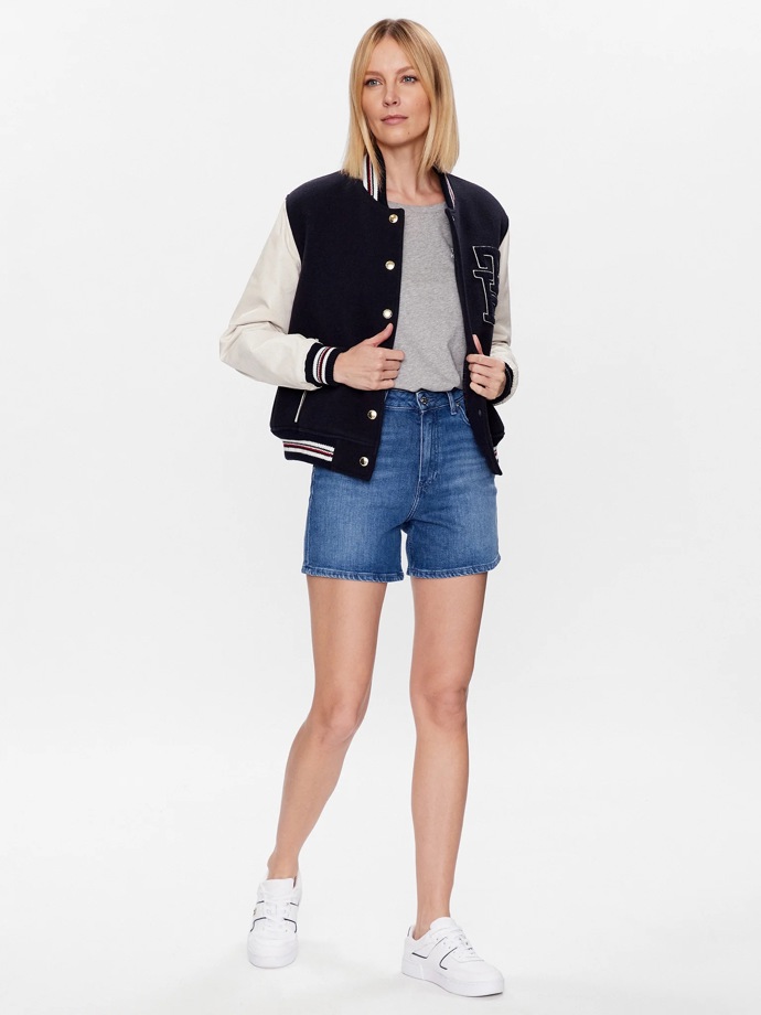 Značka šortek: Tommy Hilfiger
Značka šortek: Tommy Hilfiger