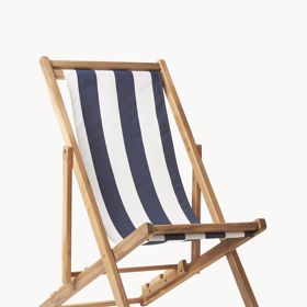 Dokážete si představit staycation bez pruhovaného léhátky? My nikoliv! 

Skládací lehátko z akáciového dřeva Zoe, Westwing, 1979 Kč
