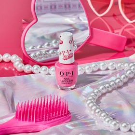 Lak na nehty – odstín Hi Barbie!, OPI, 355 Kč
