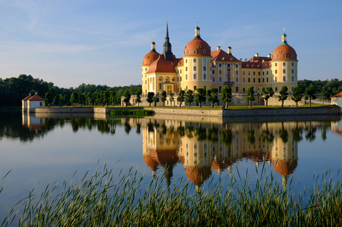 Zámek Moritzburg, kde se natáčely Tři oříšky pro Popelku.
