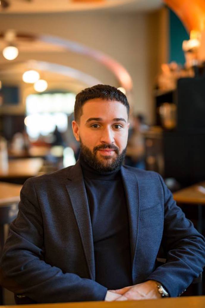 Zde je Andrej Chalimon již dospělý, a sice v roce 2018, když navštívil Prahu.
Zde je Andrej Chalimon již dospělý, a sice v roce 2018, když navštívil Prahu.