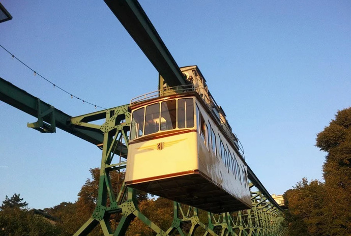 Drážďanská visutá dráha Schwebebahn
