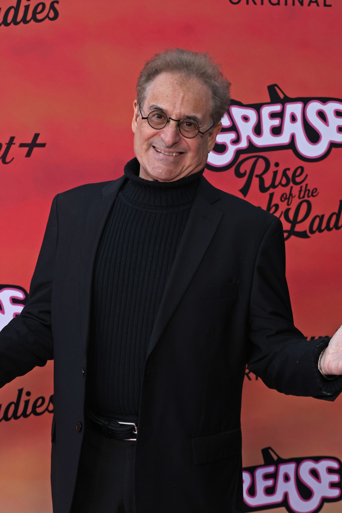 Barry Pearl letos v březnu

Poté se objevil i v několika dalších známých snímcích, mezi nimi je například i Pobřežní hlídka či Beverly Hills 90210. Kromě své práce jako herec režíroval Pearl řadu divadelních produkcí a vyučoval filmové umění v Inclusion Film Company Joeyho Travolty pro děti a dospělé s mentálním postižením. Dnes mu je 73 let.
