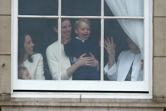 2015
I takto lze sledovat každoroční slavnost Trooping the Colour.
2015
I takto lze sledovat každoroční slavnost Trooping the Colour.