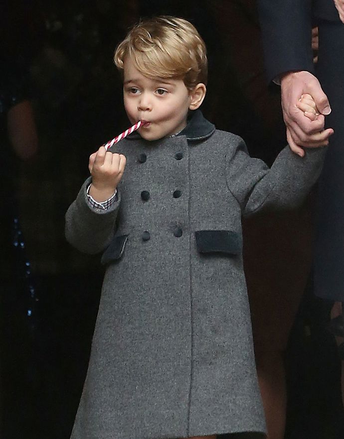 2016
Princezna z Walesu ví, jak zabavit dítko během vánoční bohoslužby.
2016
Princezna z Walesu ví, jak zabavit dítko během vánoční bohoslužby.