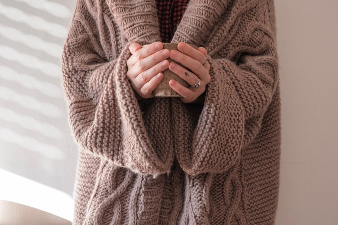 Oversize svetr v neutrální béžové není tou správnou volbou.
Oversize svetr v neutrální béžové není tou správnou volbou.