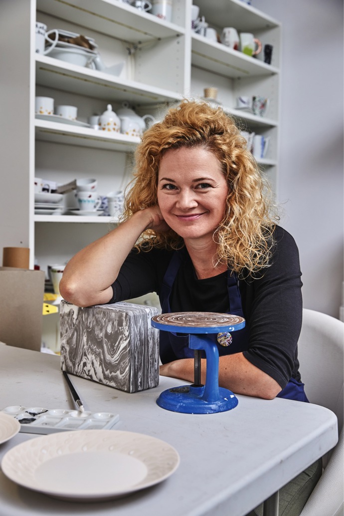 Galerie: Krása malovaná na porcelán