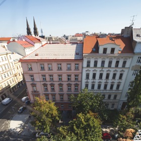Kdo říká, že „zahrada“ může být jen na zahradě? Krajinný architekt Josef Salač Marianne Bydlení ukázal, že i na terase čtyři krát tři metry a navíc v centru města, může vyrůst krásný džungle, která přivábí motýly a uleví od žáru letního slunce.
Kdo říká, že „zahrada“ může být jen na zahradě? Krajinný architekt Josef Salač Marianne Bydlení ukázal, že i na terase čtyři krát tři metry a navíc v centru města, může vyrůst krásný džungle, která přivábí motýly a uleví od žáru letního slunce.