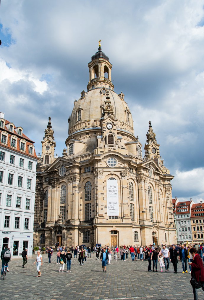 Vyhlídka Frauenkirche, z níž se můžete podívat na celé Drážďany.
