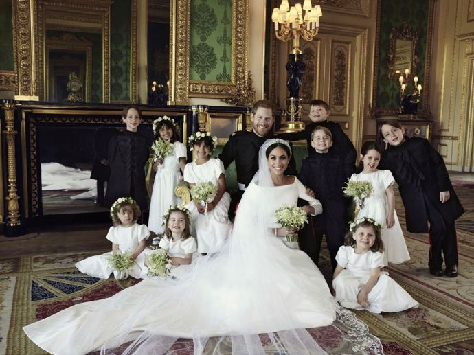 2018
A princ George na oficiální svatební fotografii.
2018
A princ George na oficiální svatební fotografii.