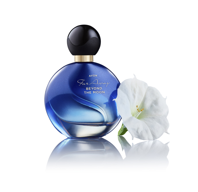 Far Away Beyond The Moon (Avon, EdT, 450 Kč/50 ml)
Vůně je mystikou měsíce, ukrytou ve flakonu. Jeho srdcem je exkluzivní měsíčník z udržitelných zdrojů, tajemná noční květina, která plně kvete v měsíčním světle. Pociťte svěží, sladké kouzlo a půvab bílého květu, který se mísí s bohatými, aromatickými tóny. Kategorie : orientálně-květinová. Hlavní složky: divoká třešeň, měsíčnice, santalové dřevo.
Far Away Beyond The Moon (Avon, EdT, 450 Kč/50 ml)
Vůně je mystikou měsíce, ukrytou ve flakonu. Jeho srdcem je exkluzivní měsíčník z udržitelných zdrojů, tajemná noční květina, která plně kvete v měsíčním světle. Pociťte svěží, sladké kouzlo a půvab bílého květu, který se mísí s bohatými, aromatickými tóny. Kategorie : orientálně-květinová. Hlavní složky: divoká třešeň, měsíčnice, santalové dřevo.