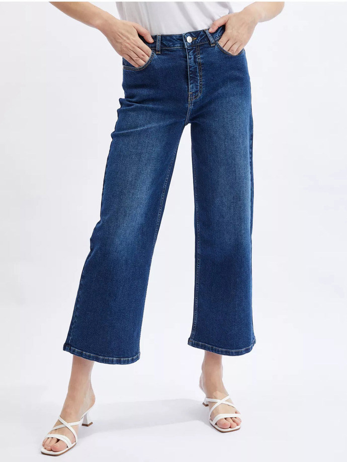 Tmavě modré culotte džíny, Orsay, 1 099 Kč

Během Dnů Marianne platí v Orsay sleva 30 % na veškeré nezlevněné zboží.
