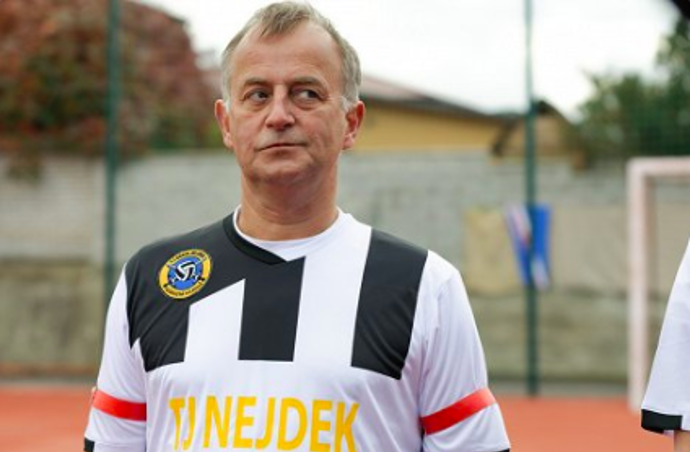 Jakub Špalek dnes stále hraje, ovšem spíše v seriálech. V roce 2020 působil v Poldové a nemluvně, zde je na fotce ze seriálu Národní házená z roku 2022.
