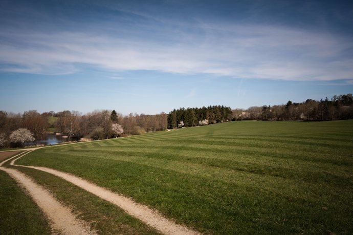 Toužili jste někdy prožít život v pohádce? Našli jsme místo, které má ambici takový sen splnit. Luxus nahrazuje dokonalá příroda a poctivá řemeslná práce.

